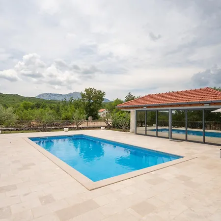 Sky Stone, Heated Pool, Playground Villa