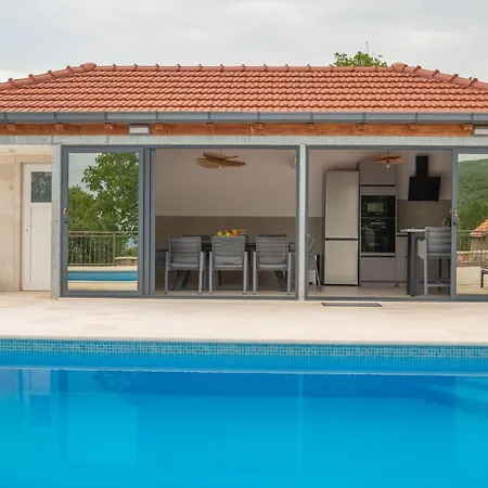 Villa Sky Stone, Heated Pool, Playground