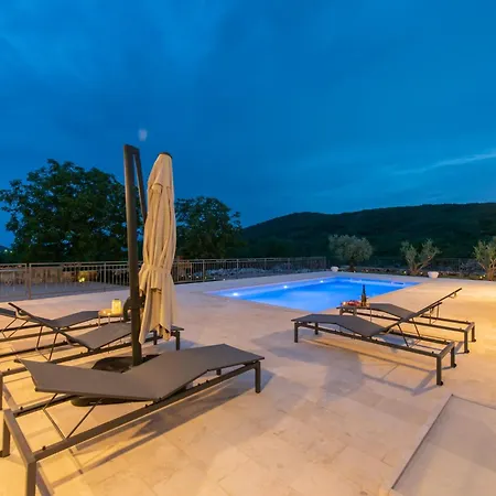 Sky Stone, Heated Pool, Playground Вілла *