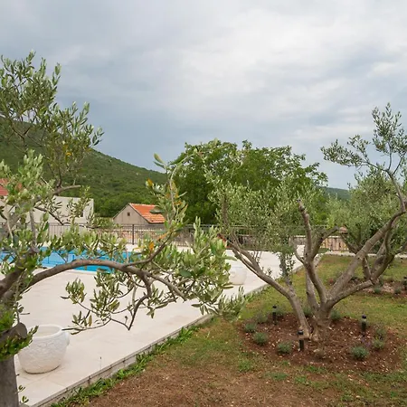 Вілла Sky Stone, Heated Pool, Playground Krstatice