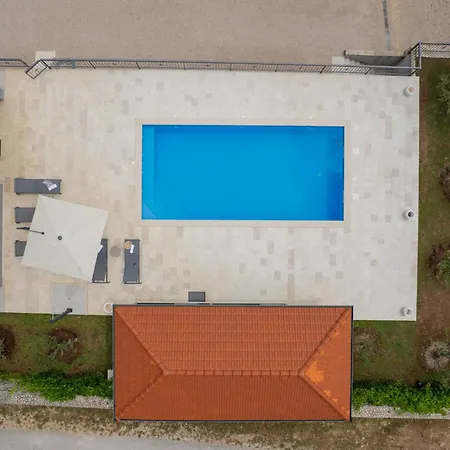 Sky Stone, Heated Pool, Playground Вілла Krstatice