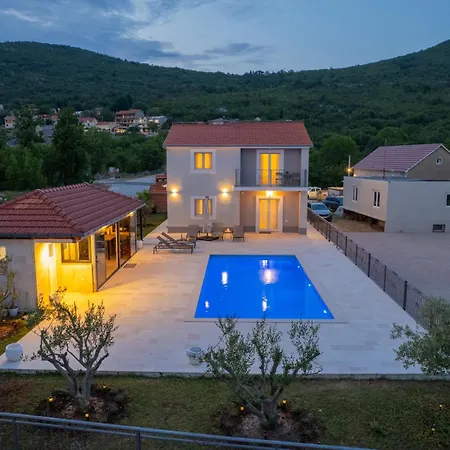 Sky Stone, Heated Pool, Playground Вілла