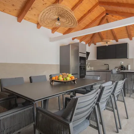 Sky Stone, Heated Pool, Playground Villa *