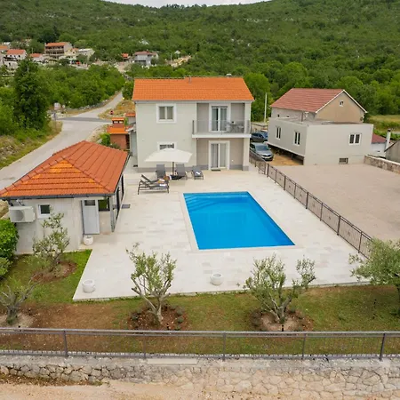 Sky Stone, Heated Pool, Playground Krstatice