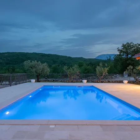 Sky Stone, Heated Pool, Playground Вілла